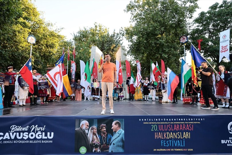 20. Uluslararası Halk Dansları Festivali Denizli’de coşkuyla başladı