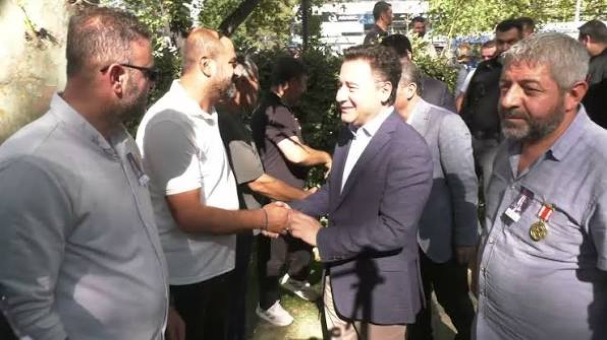 Babacan'dan Oturma Eylemindeki Şehit Aileleri ve Gazilere Destek
