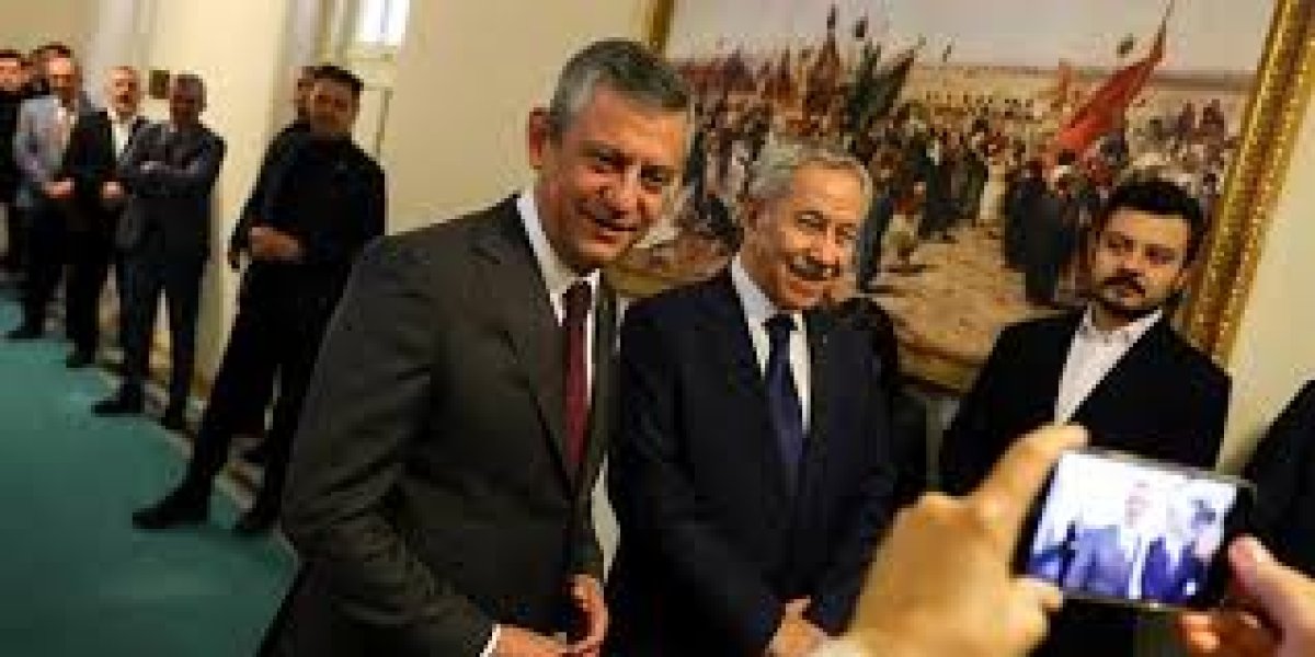 Bülent Arınç: Özgür Özel'in Grup Toplantısında Konuşması Yasal