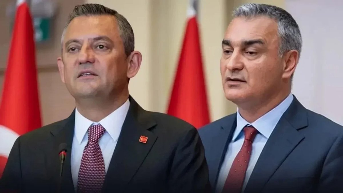 CHP Sözcüsü Sarı'dan Özgür Özel'e: 39 Belediye Başkanının AK Parti'ye Geçmesiyle İlgili Öz Eleştiri Yapmayacak Mısınız?