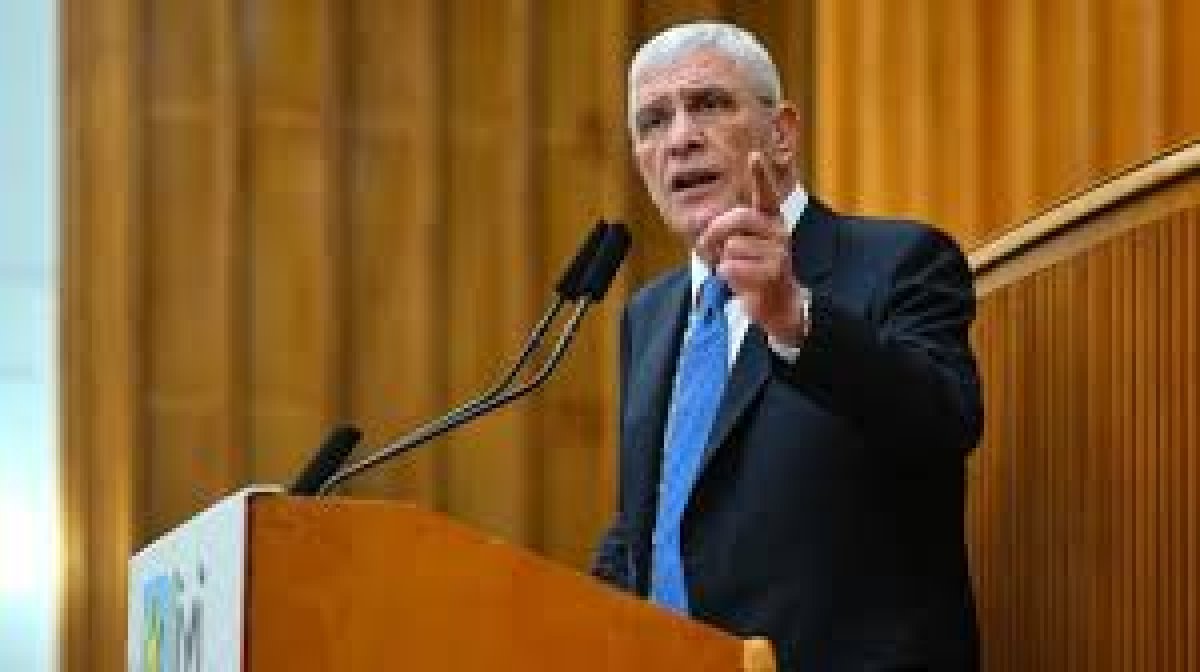  Dervişoğlu, Cumhuriyet'in bu toprakların kara kışını yenen eşsiz bir bahar olduğunu ifade etti.