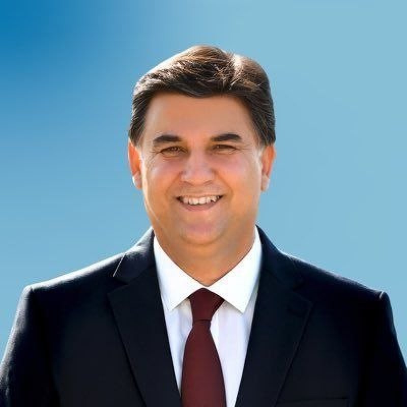 Fethiye Belediye Başkanı Alim Karaca silahlı saldırı sonucu ayağından yaralandı ve hastaneye kaldırıldı
