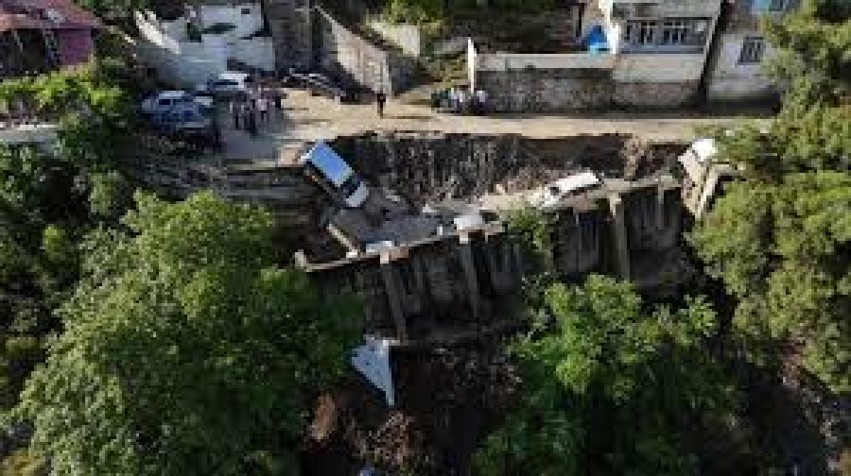 Hatay'da Sağanak Yağışlar Hayatı Felç Etti