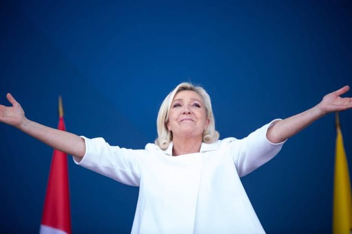 Marine Le Pen Fransa'yı yeniden canlandırmayı planlıyor.