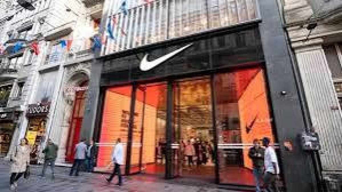 Nike, kontrolü yeniden sağlamak için Ocak 2027'den itibaren Çin'deki çevrimiçi satışları kısıtlayacak.