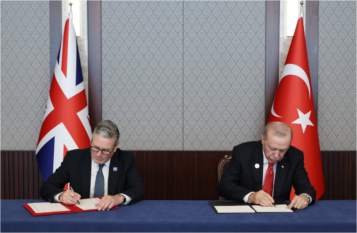 Cumhurbaşkanı Recep Tayyip Erdoğan, NATO Zirvesi kapsamında Birleşik Krallık Başbakanı Keir Starmer ile bir araya geldi