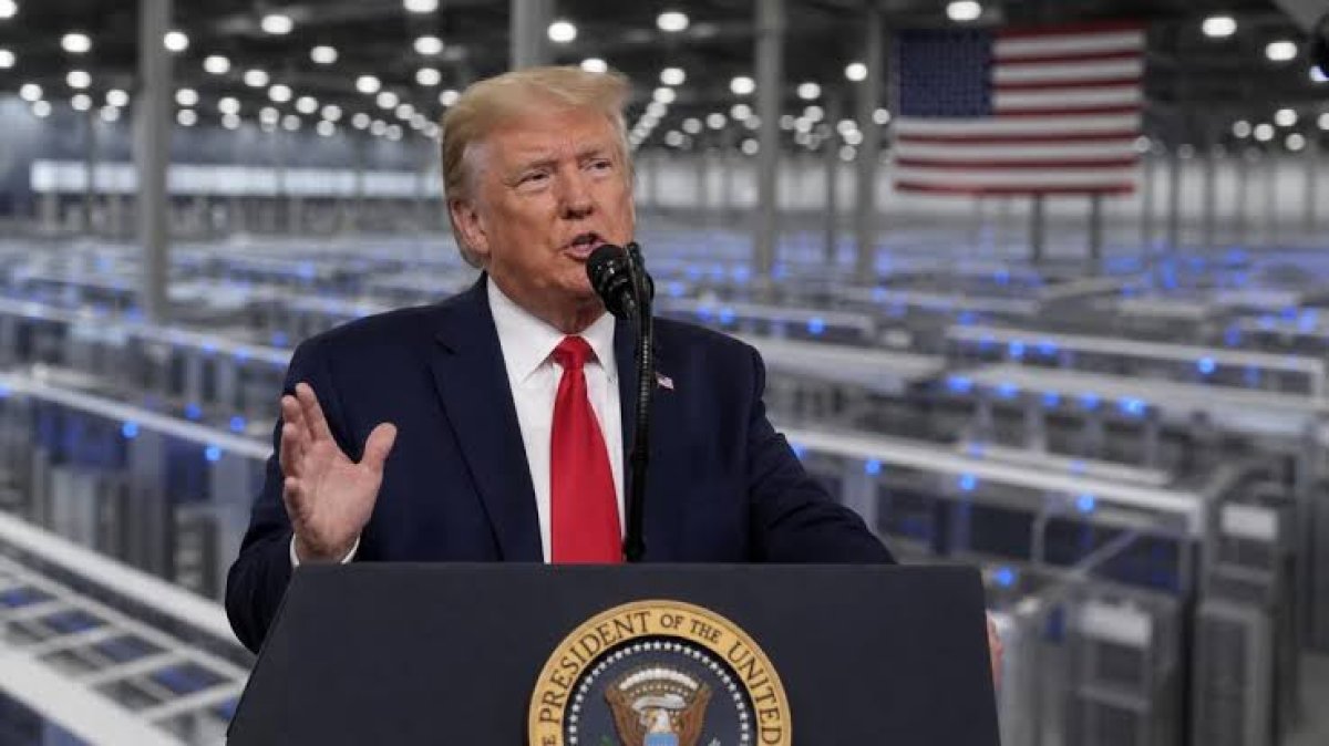 Trump, Huang'ı Arayarak Veri Merkezlerinin Zenginleştireceğini Söyledi