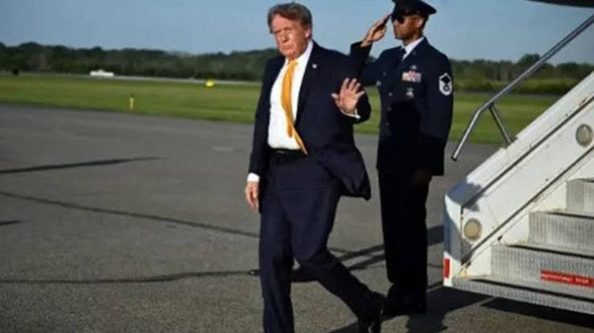 Trump'ın Yeni Saç Stili Sosyal Medyayı Ayağa Kaldırdı: Pierce Brosnan Benzetmesi