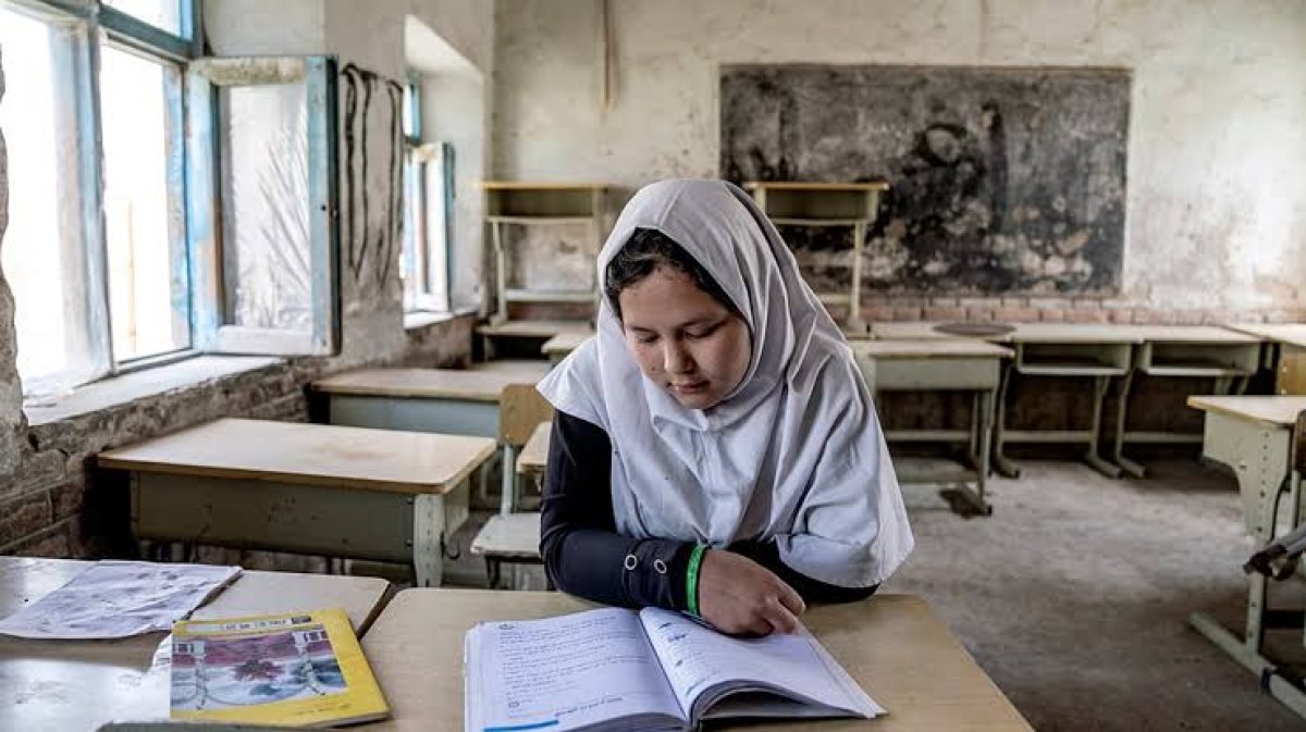 UNESCO: Afganistan'da 2,4 Milyon Kız Çocuğu Eğitimden Mahrum Bırakıldı