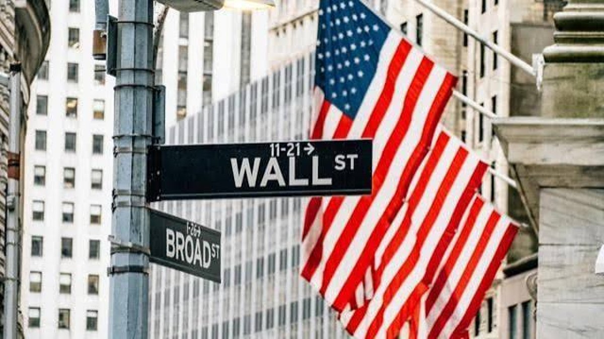 WALL STREET PERŞEMBE SATIŞLARDAN TOPARLANARAK CUMA GÜNÜ YÜKSELD