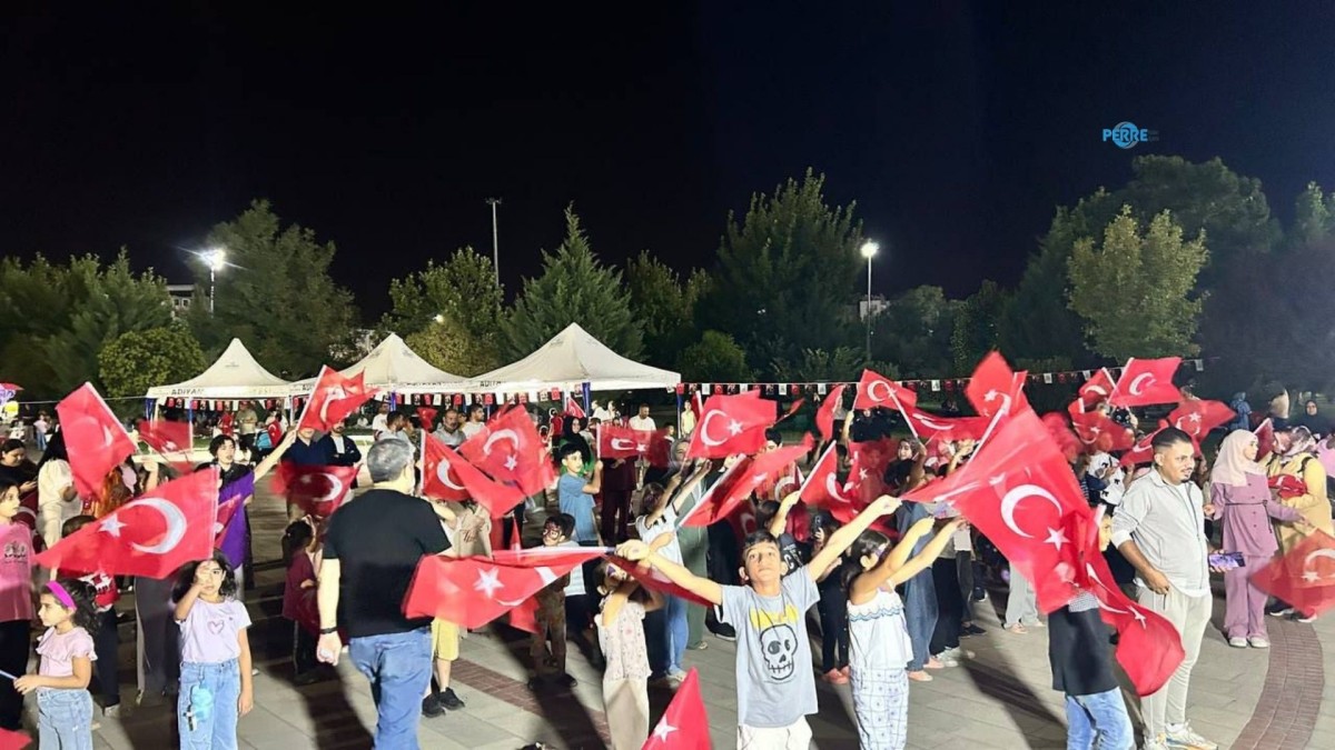Adıyaman’da 30 Ağustos coşkusu: Eğri Çayı Parkı Türk bayraklarıyla renklendi  - Videolu Haber