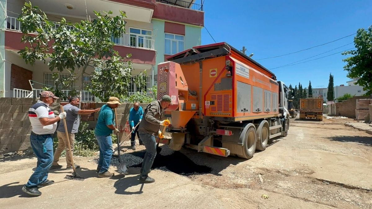 Adıyaman’da altyapı sonrası sokaklarda asfalt yenileme çalışmaları sürüyor