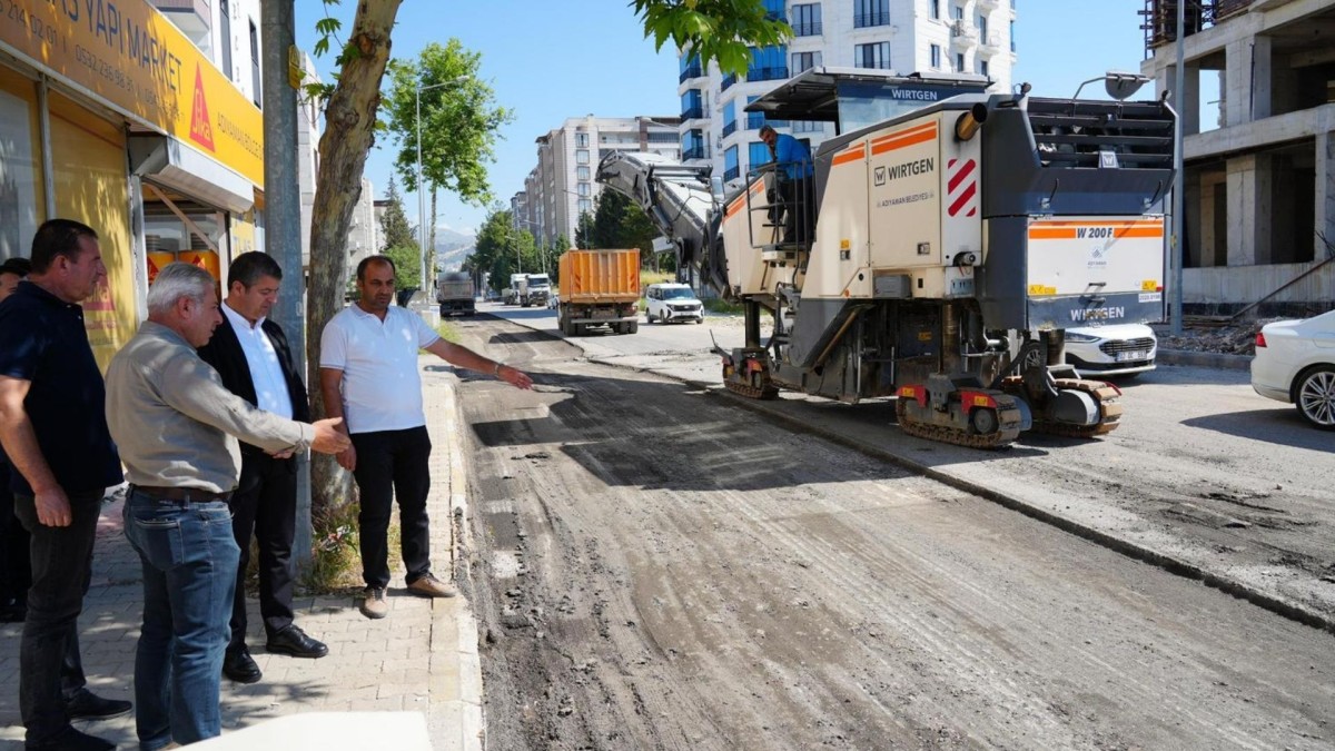 Adıyaman’da asfalt mesaisi sürüyor: Başkan Tutdere çalışmaları yerinde inceledi  - Videolu Haber