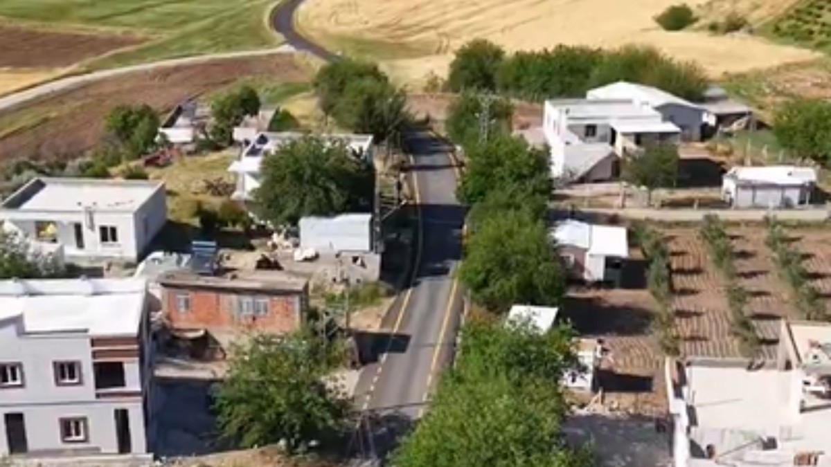 Adıyaman’da İncebağ Grup Köy Yolunda sıcak asfalt çalışması tamamlandı  - Videolu Haber
