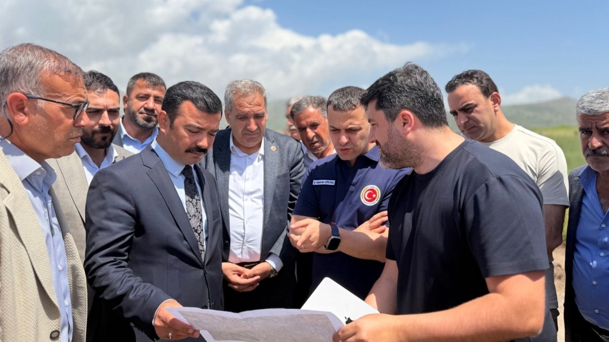 Adıyaman İl Özel İdaresi Kahta’da köy yollarını asfaltla buluşturuyor