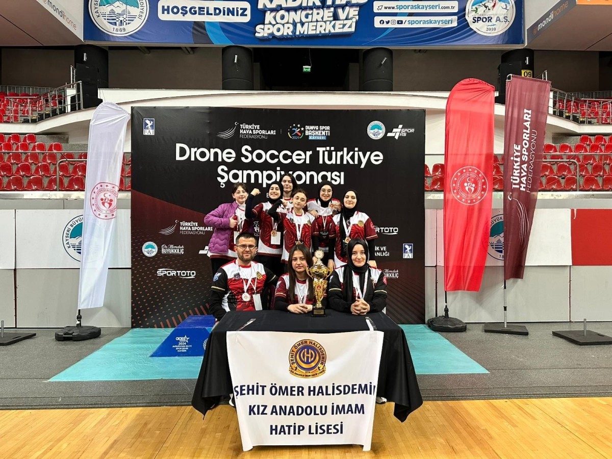Adıyamanlı Okul Müdürü Kahraman Selçuk destan yazıyor!