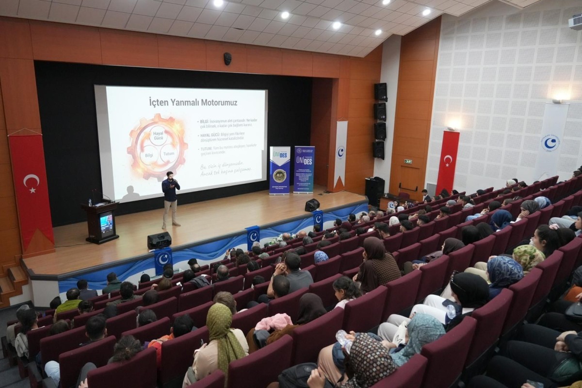 ADYÜ'de 'Bilimde ve Sanatta Yaratıcılık' konulu konferans düzenlendi