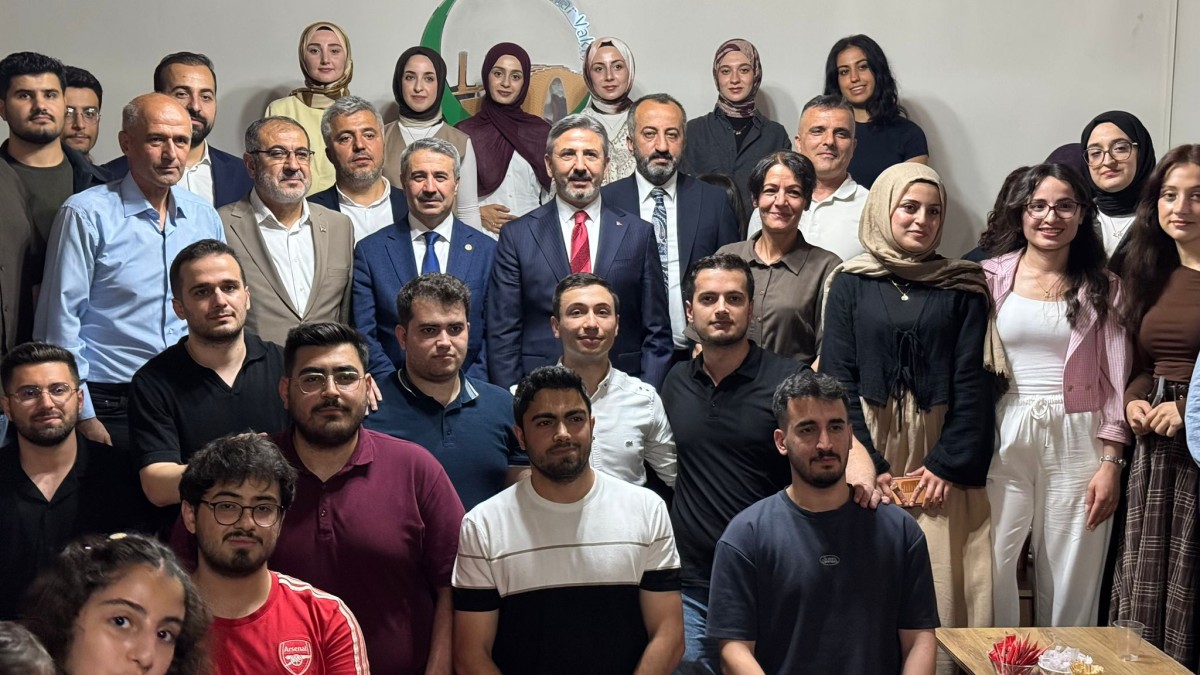 AK Parti’li Alkayış, Adıyamanlılar Vakfı mezuniyet programına katıldı