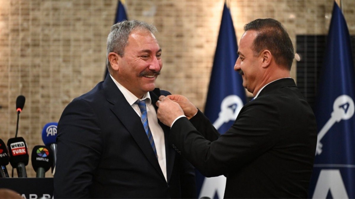 Akalın Anahtar Parti’ye katıldı: ‘Türk siyasetinde yeni bir dönem başlayacak’  - Videolu Haber