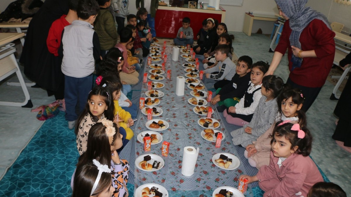 Anasınıfı Öğrencileri Niyazi Mısri Camii’nde Tekne Orucu Açtı  - Videolu Haber