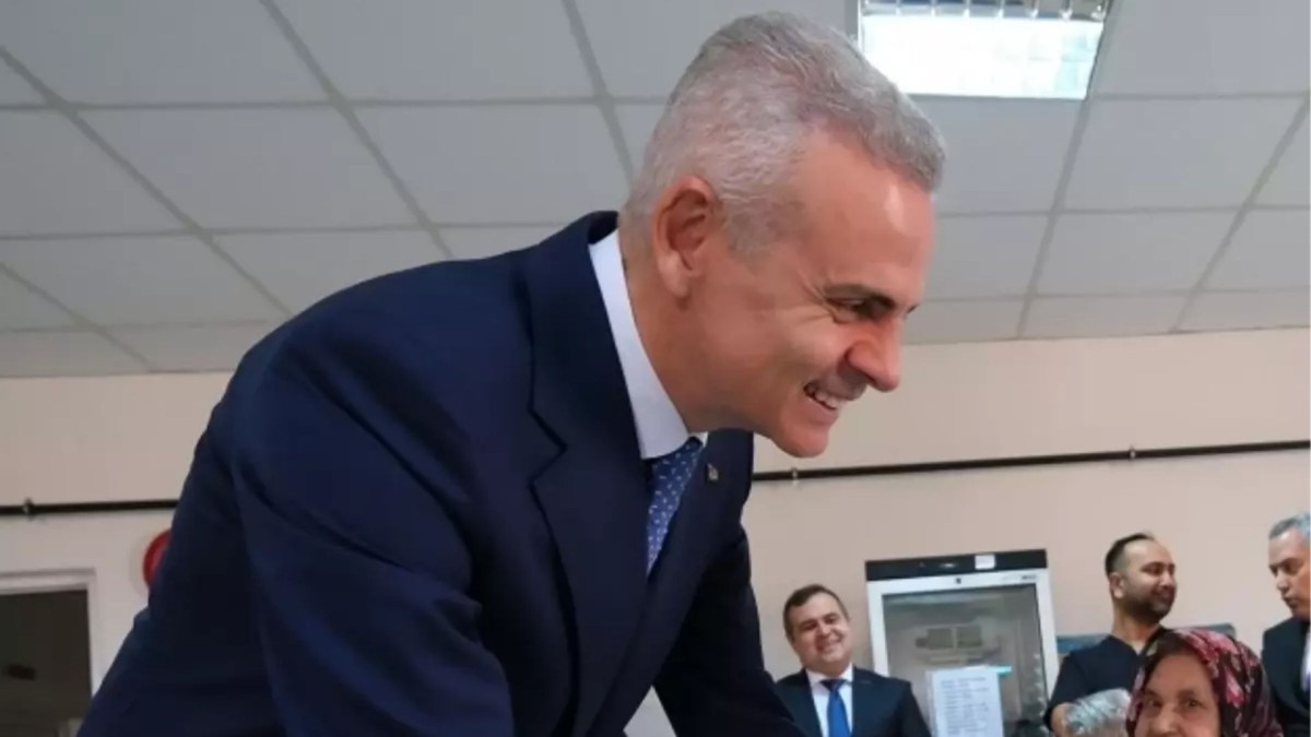 Ardahan Valiliği logosu tartışma yarattı: Türk Bayrağı çıkarıldı, ardından geri eklendi