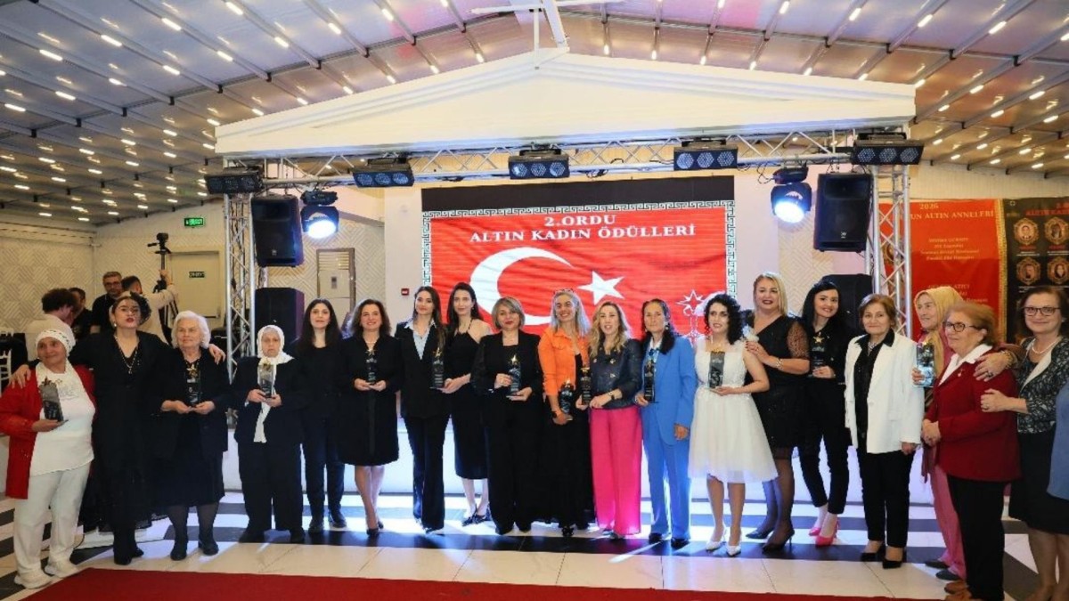 ASANART Derneği’nden anlamlı gece: 2. Ordu Altın Kadın Ödülleri sahiplerini buldu