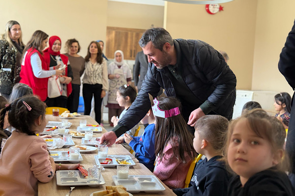 Başkan Çetinkaya,  Melike Yeşilyurt Anaokulu’nu ziyaret etti