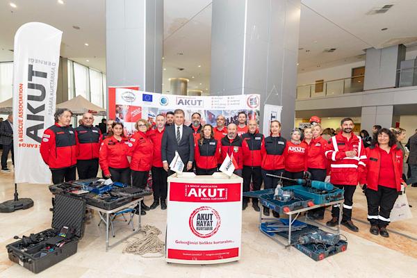 Başkan Tugay: Yangın uçağı kiralamaya hazırız