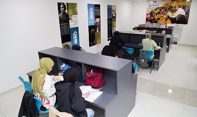 Canik Halk Kütüphanesi Gençlerle Dolup Taşıyor