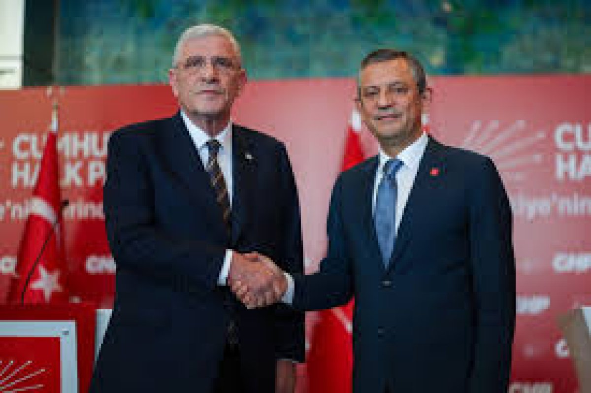 CHP Genel Başkanı Özgür Özel ve İYİ Parti Genel Başkanı Müsavat Dervişoğlu, bir araya gelerek Türkiye'nin mevcut siyasi durumu ve erken seçim talepleri üzerine değerlendirmelerde bulundular.