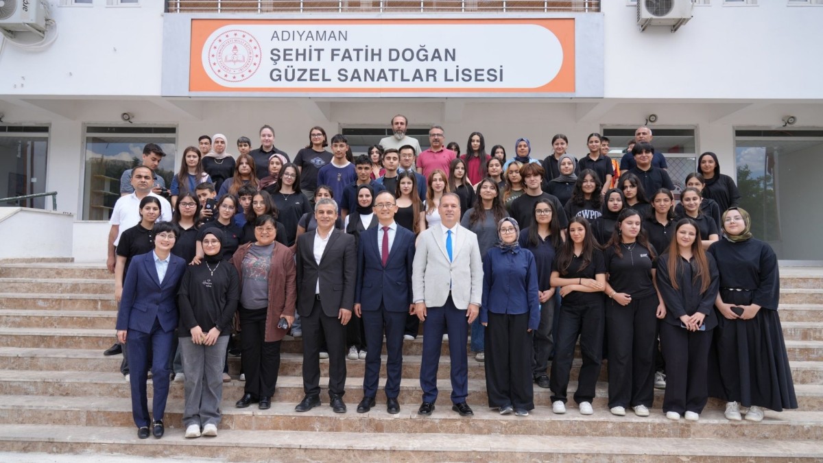 Çin Büyükelçisi Jiang Xuebin, Adıyaman’da Güzel Sanatlar Lisesi öğrencileriyle buluştu