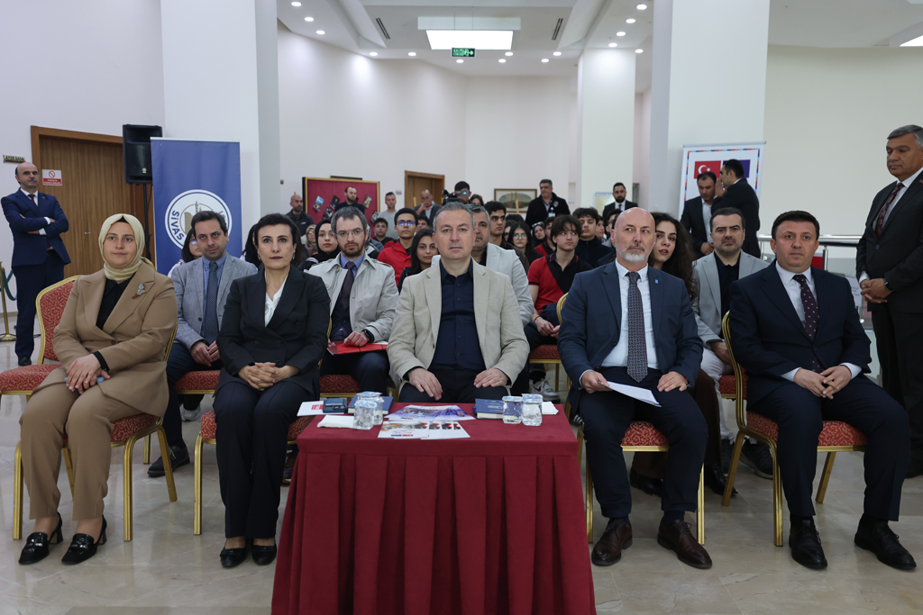 Dijital Gençlik Merkezleri Gençlerin Hizmetine Açılıyor