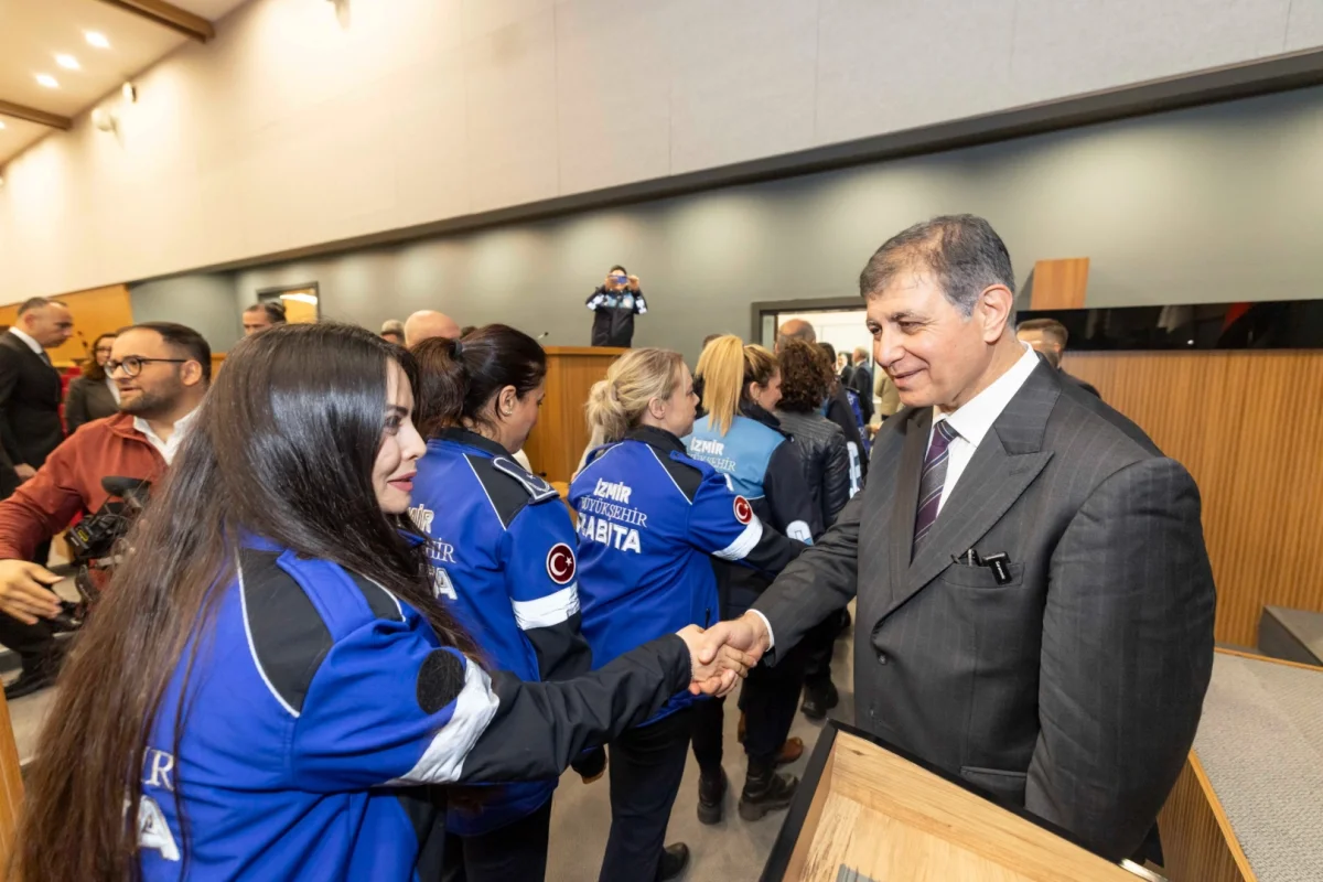 Dr. Cemil Tugay, İzmir Büyükşehir Belediyesi’nde Personelle Bayramlaştı