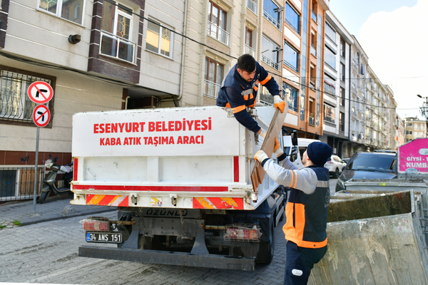 Esenyurt’ta kaba atıklar geri dönüşüme kazandırılıyor