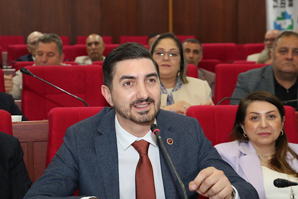 Gençtürk: İzmit Belediyesini AKP’nin ballı kaymaklı müteahhitleriyle karıştırmayın