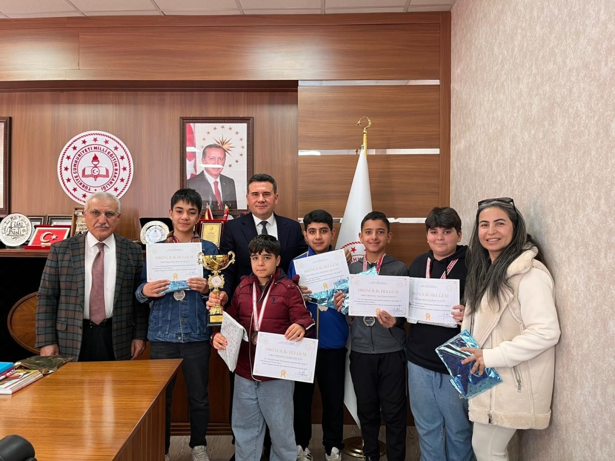 Girne Ortaokulu Öğrencilerinden Çifte Spor Başarısı