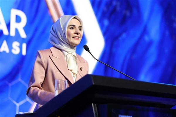 Göktaş’tan ''Boşlukta Yankılar'' sergisine ziyaret
