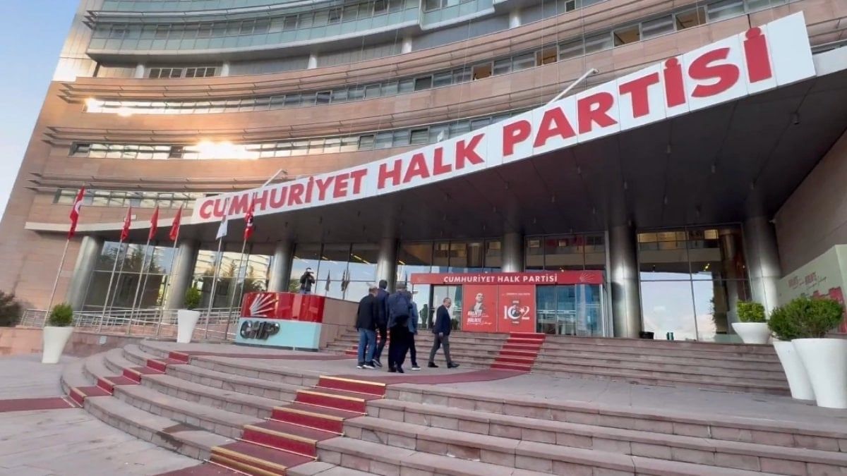 İki CHP bayramda ne yapacak? Kılıçdaroğlu genel merkezde, Özel il başkanlığında!