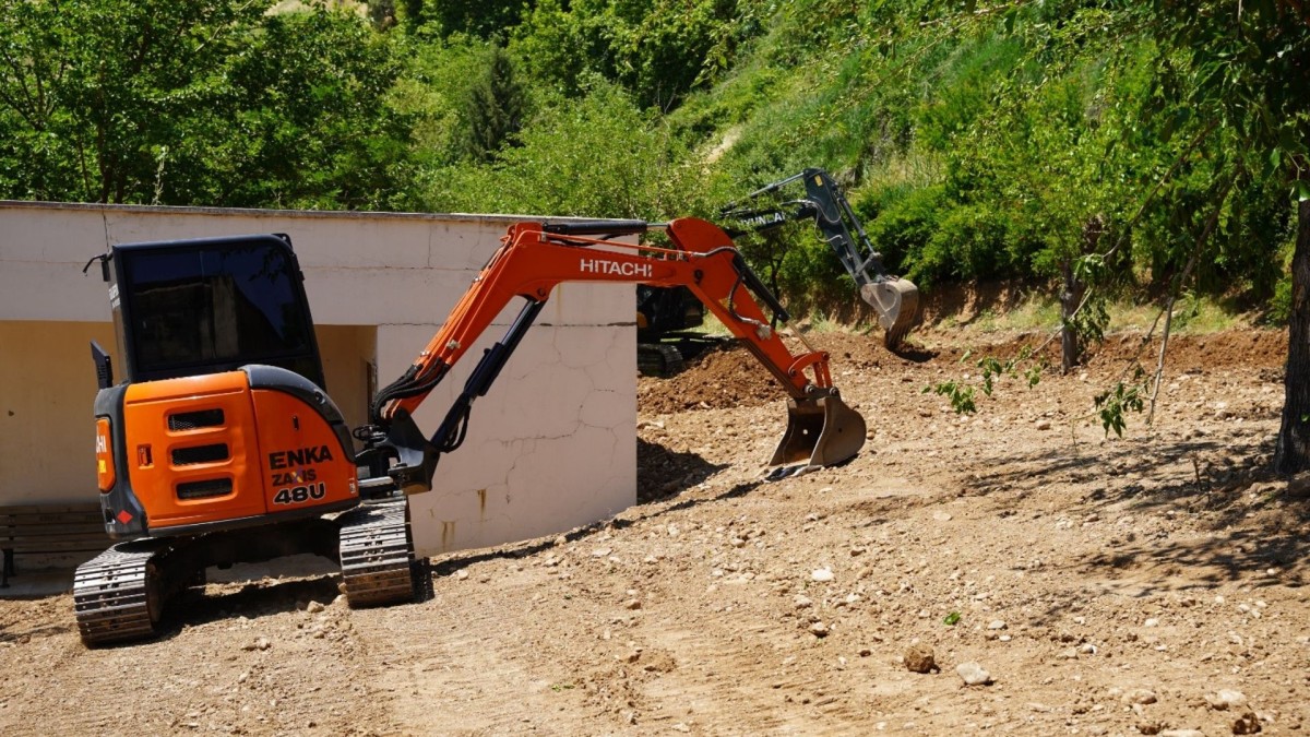 Kahta Belediyesi’nden Ebu Sadık Türbesi’nde kapsamlı peyzaj çalışması