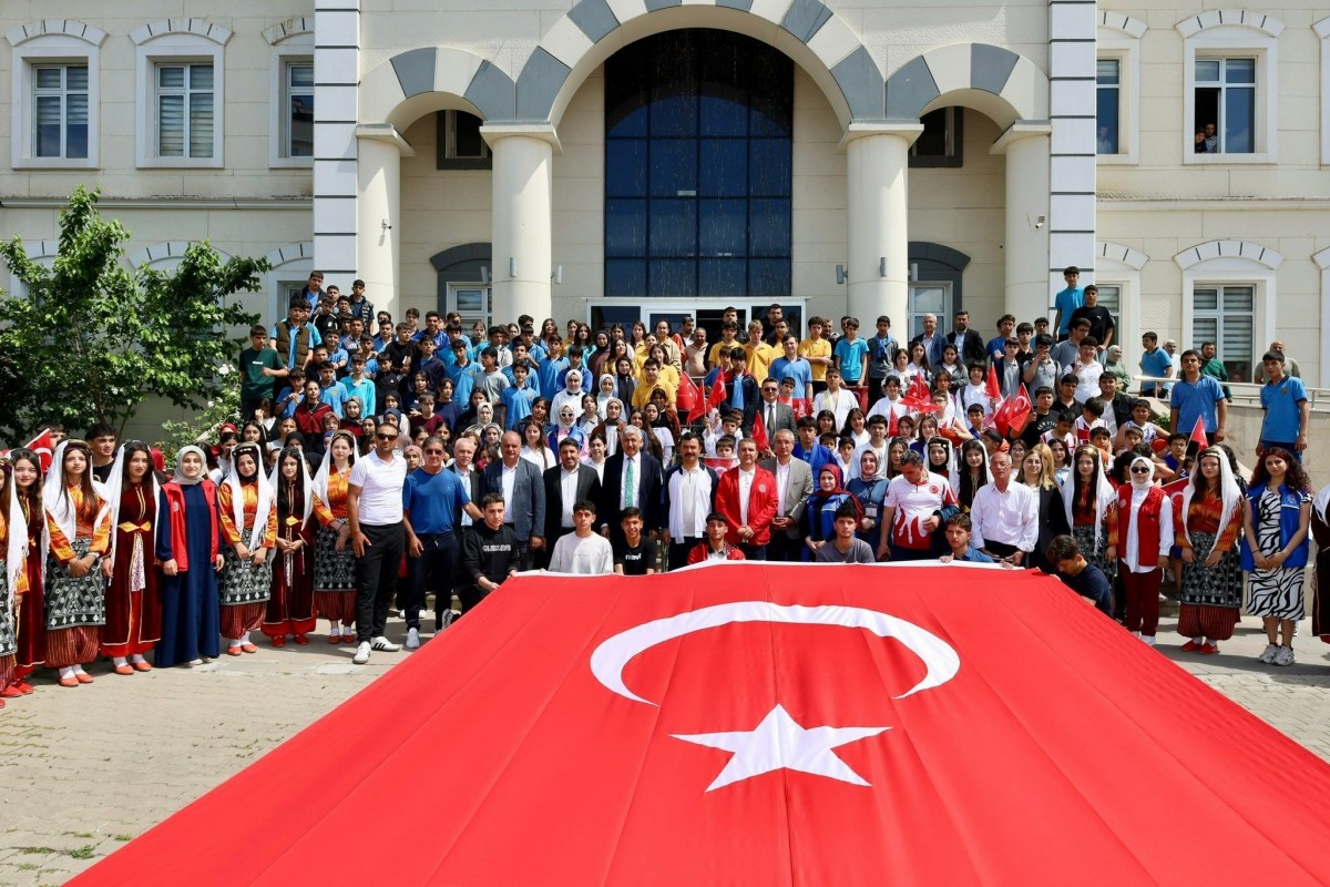 Kahta’da gençlik yürüyüşü yoğun katılımla gerçekleşti