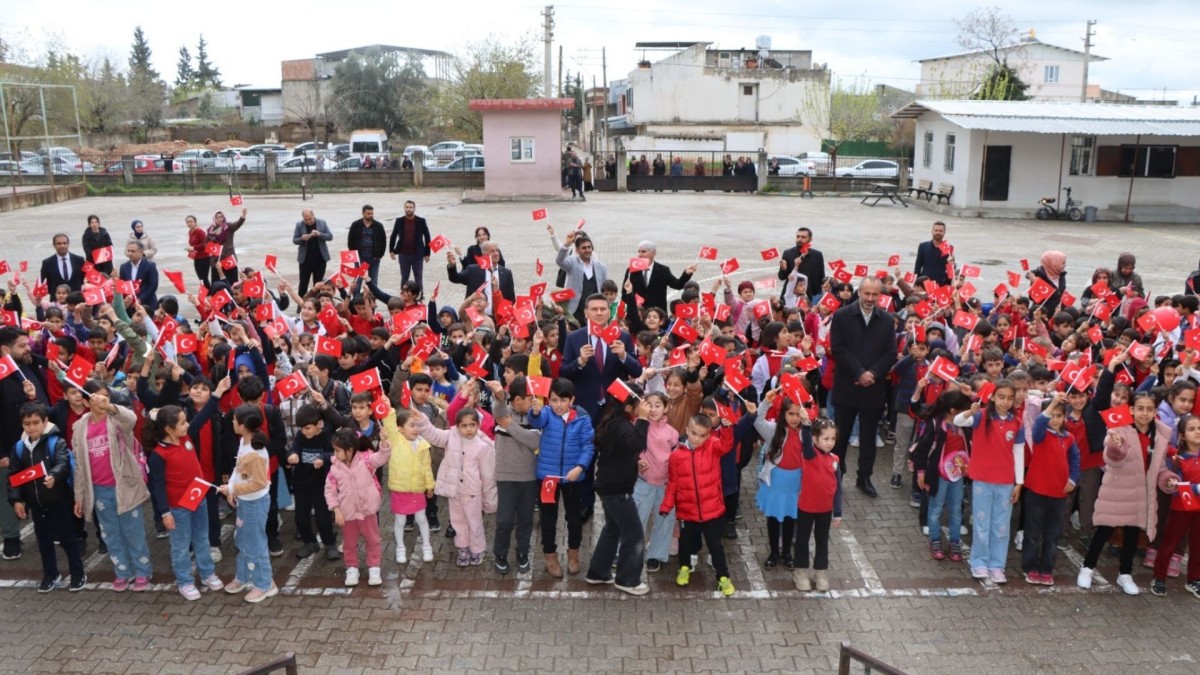 Kahta İlçe Müdürü Lütfü Başli: ‘Bayrak bağımsızlığımızın en güçlü sembolüdür’