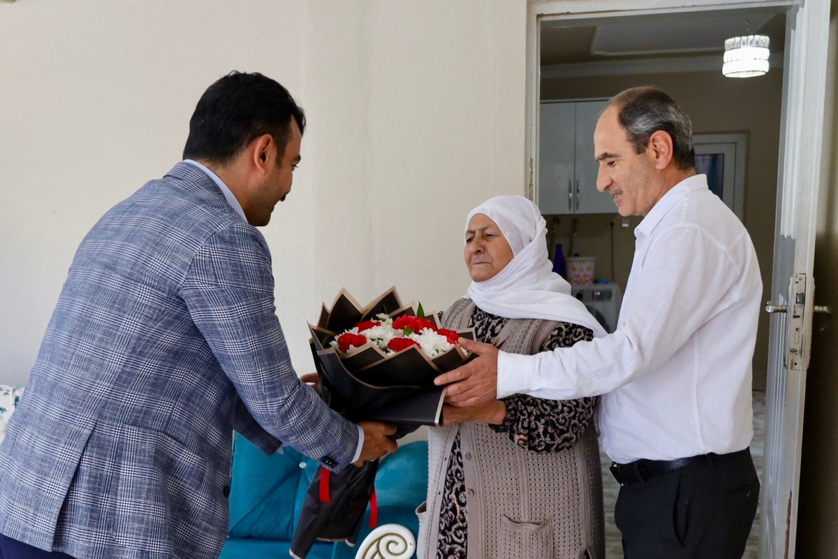 Kahta Kaymakamı Soysal’dan şehit ailelerine anneler günü ziyareti