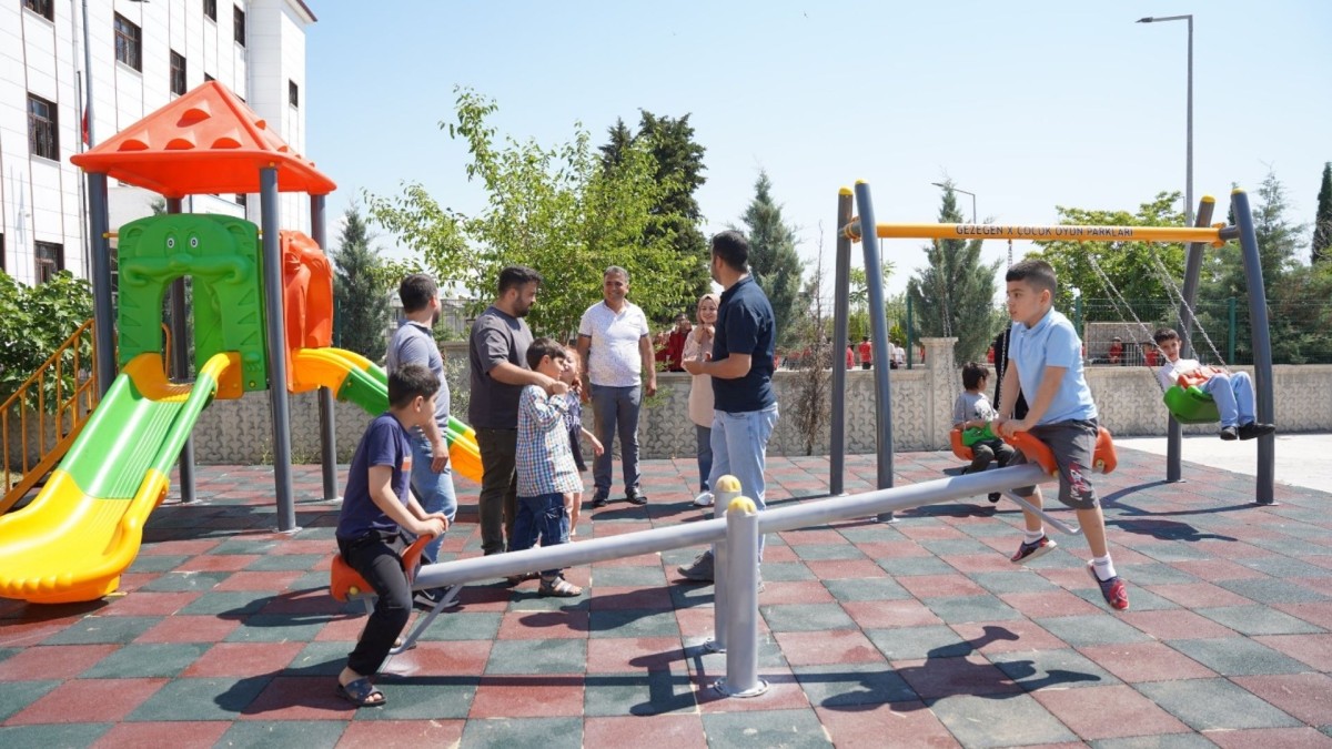 Kahta Özel Eğitim Uygulama Okulu’na oyun parkı kuruldu  - Videolu Haber