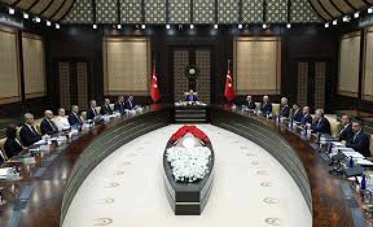 Küresel ekonomi, artan belirsizlikler ve jeopolitik gerilimlerle karşı karşıya.