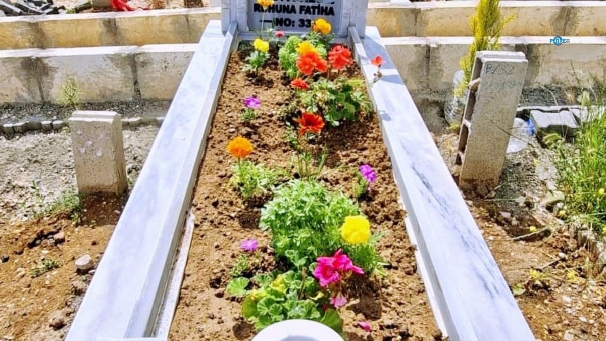 Mezarlıktaki çiçek hırsızlığına vatandaştan tepki: ‘Manevi bir mezar soygunculuğu’