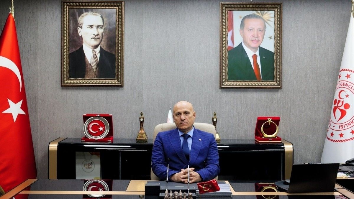 Müdür Elüstü’den Anneler günü kutlaması: 'Anne Toplumun Temelidir'