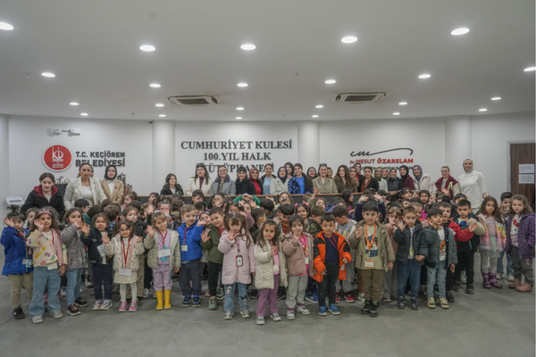 Öğrenciler Atatürk Cumhuriyet Kulesi Kütüphanesi’ni ziyaret etti