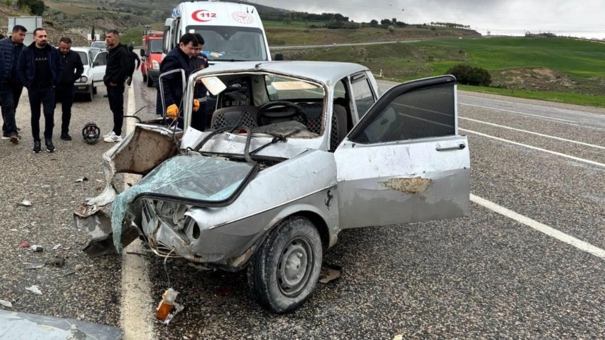 Otomobillerin karıştığı kazada 1 kişi yaralandı  - Videolu Haber