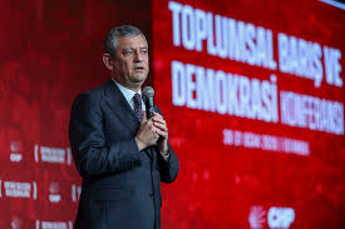 Özgür Özel'in Açıklamaları ve CHP'nin Konferansı