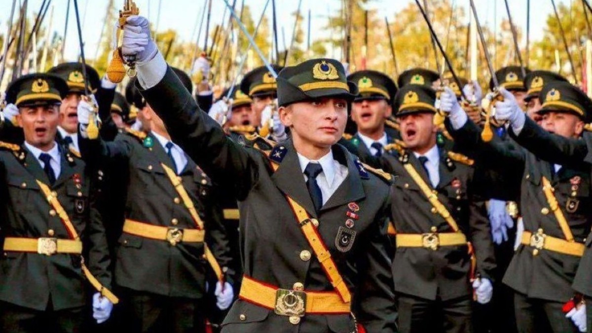 Teğmen Ebru Eroğlu’nun ihraç davası reddedildi